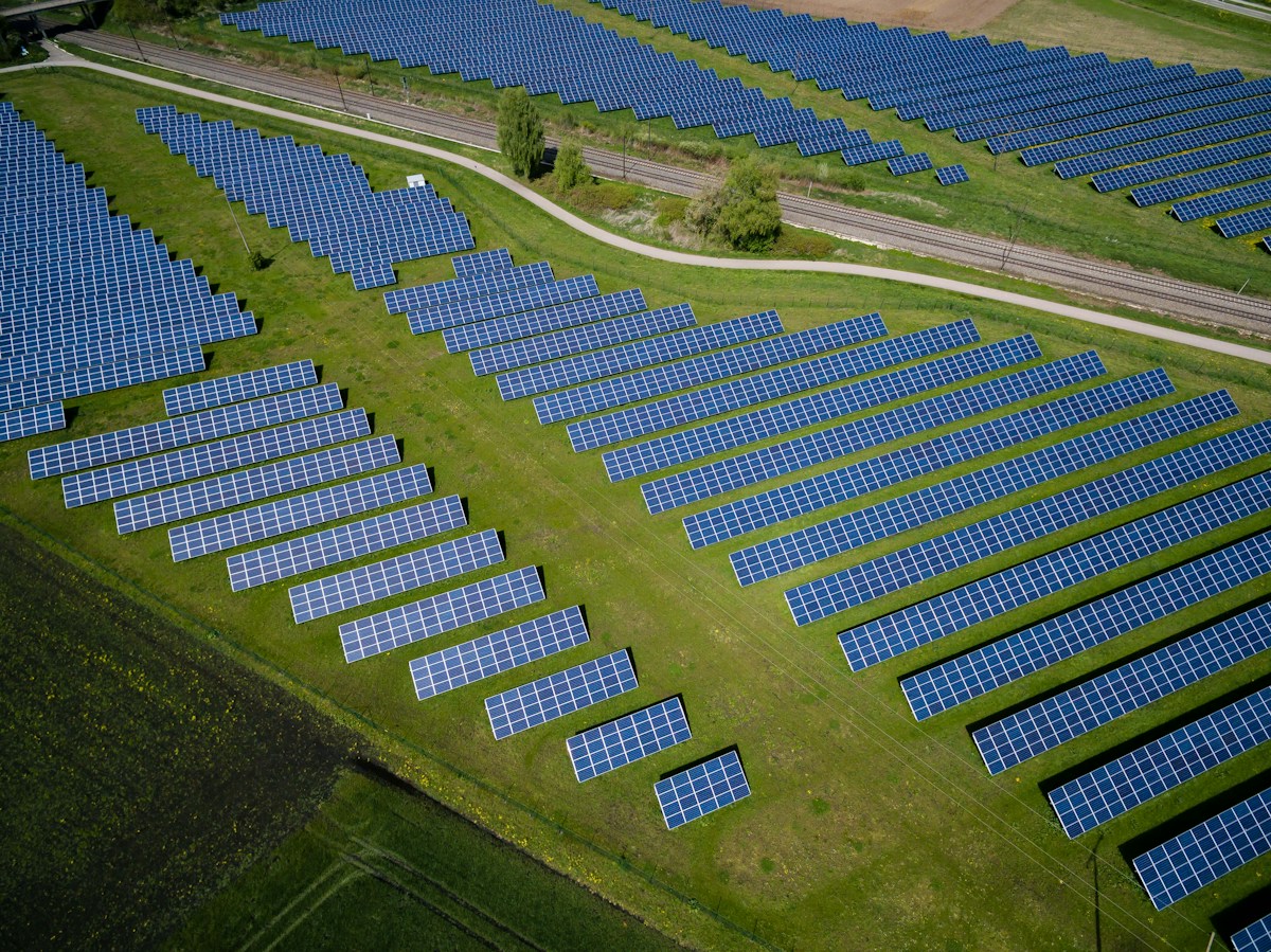Impianto fotovoltaico industriale su capannone aziendale con incentivi FER X — Fotovoltaico Lamezia Terme e Calabria