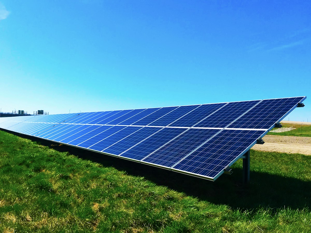 Sistemi di accumulo al litio BESS per fotovoltaico industriale e PMI a Lamezia Terme e in Calabria